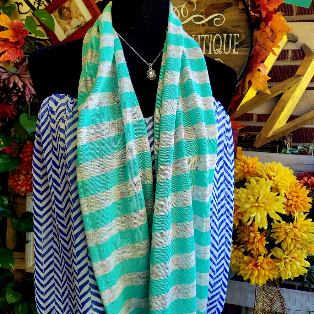 Justice Infinity Scarf - Picture 2 of 5